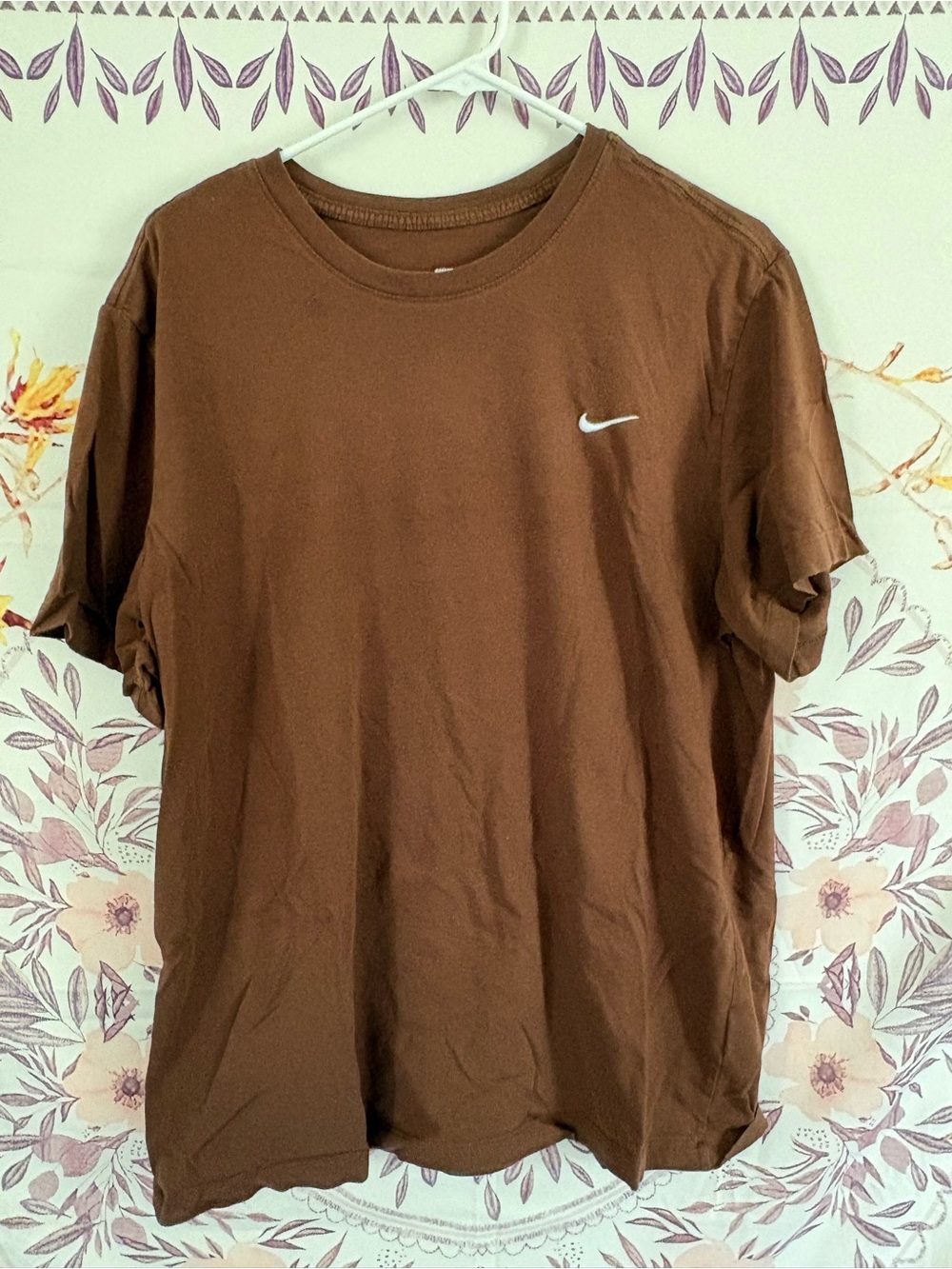 Nike Brown Short Sleeve Crewneck T-Shirt with White Swoosh